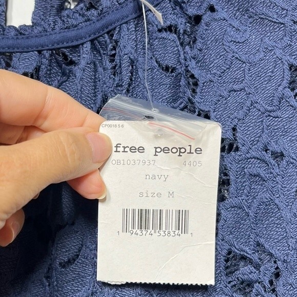 Free People Olivia Lace Tee in Navy M NWT - Picture 6 of 13